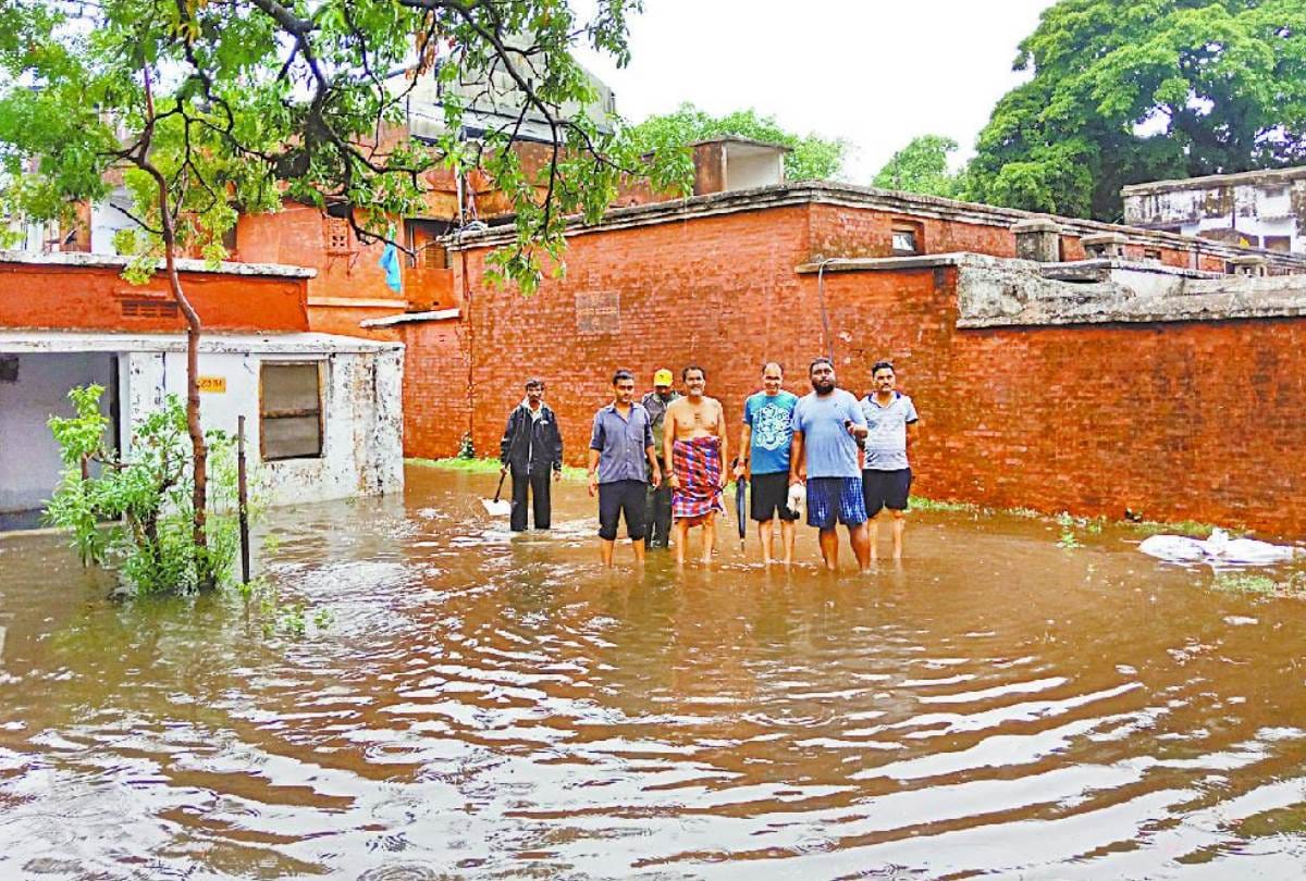 17 villages under effect of flood in balrampur, drainage overlow