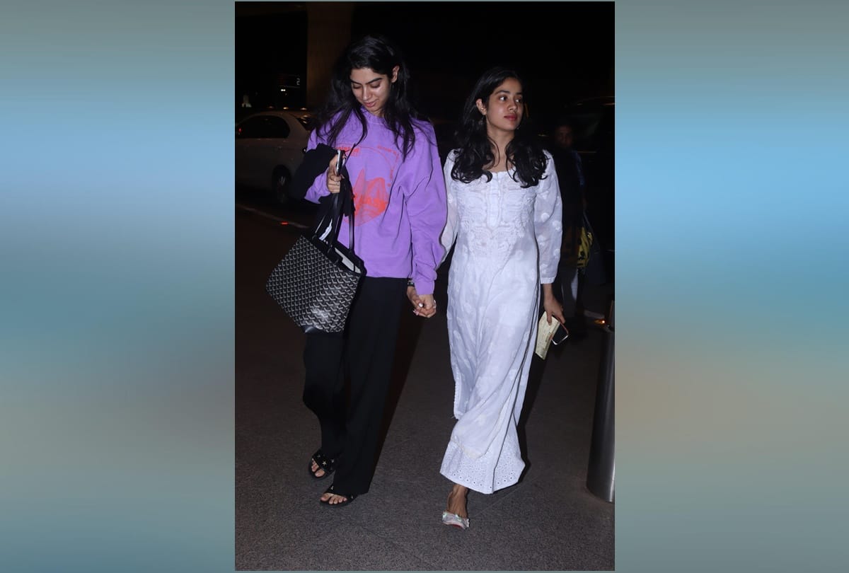 Celebs Spotted at airport Sunny leone Nora fatehi rohan mehra Siddhart Malhota Janhvi kapoor