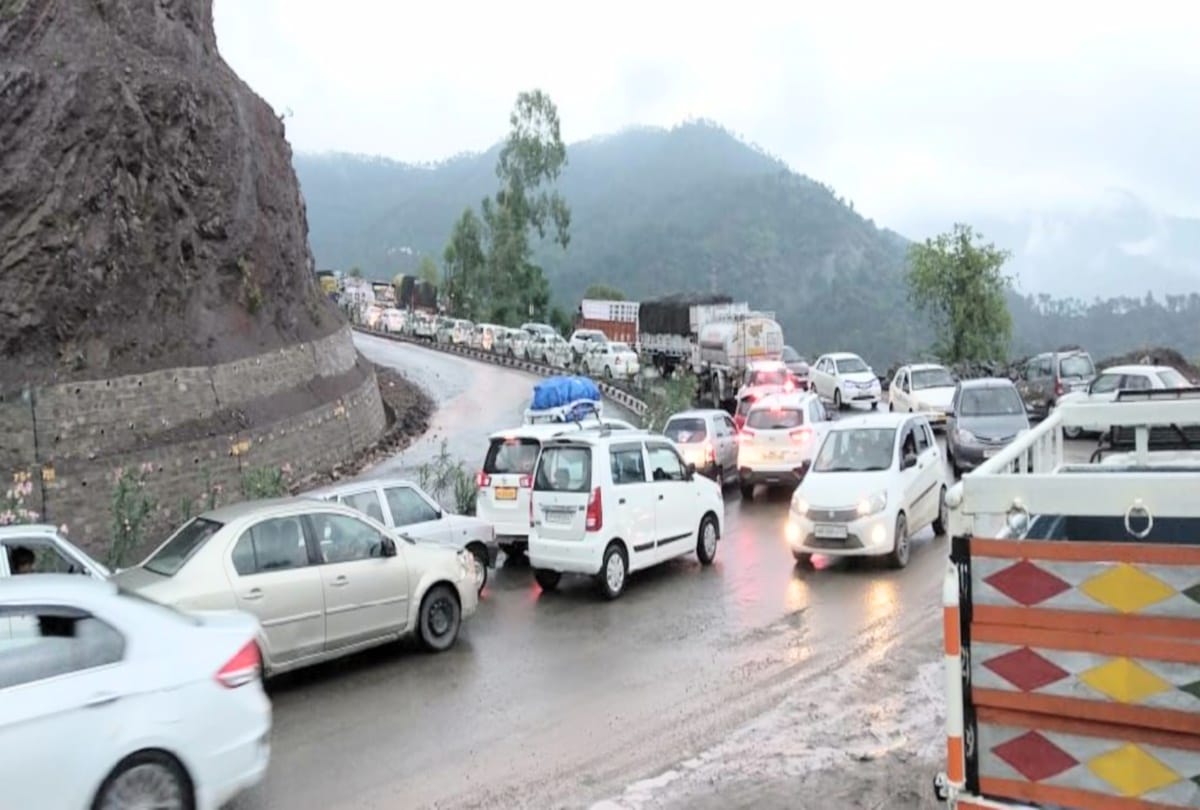 traffic jam on kalka shimla nh after landslide on car in solan