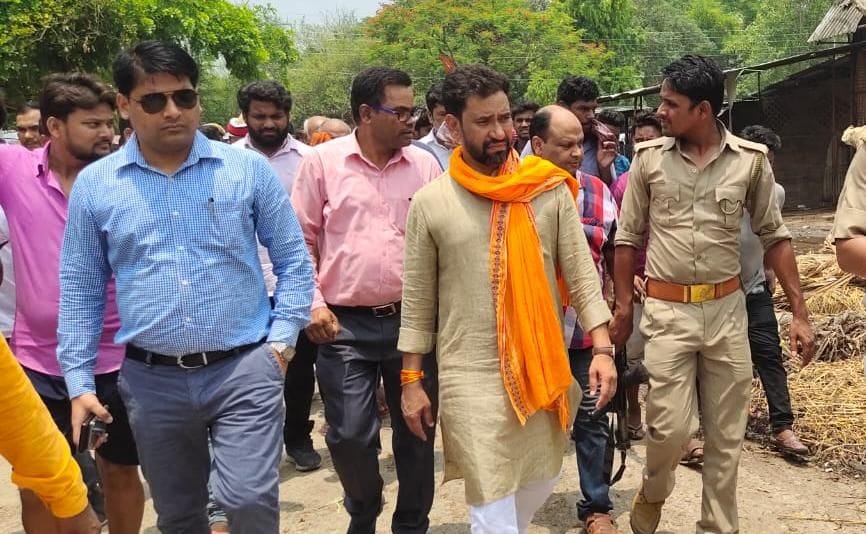 Nirhua reached mubarakpur, heard problems of Bunkars.