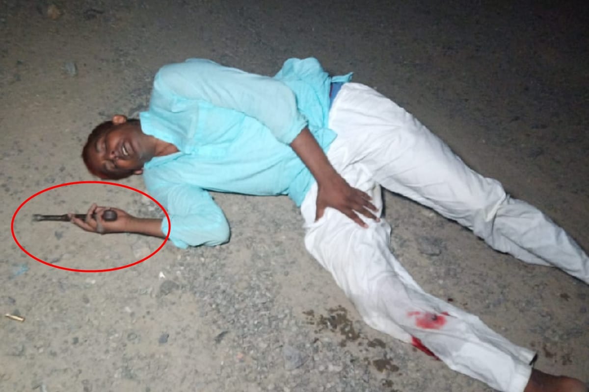 UP Police make photo session of badmash after Encounter in Meerut