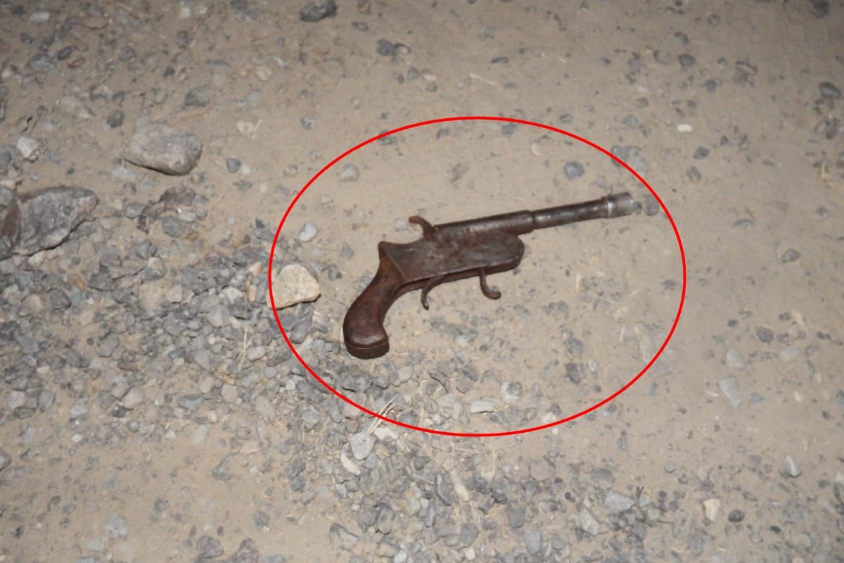 Police encounter with kidnapper in poorakalandar in Ayodhya.