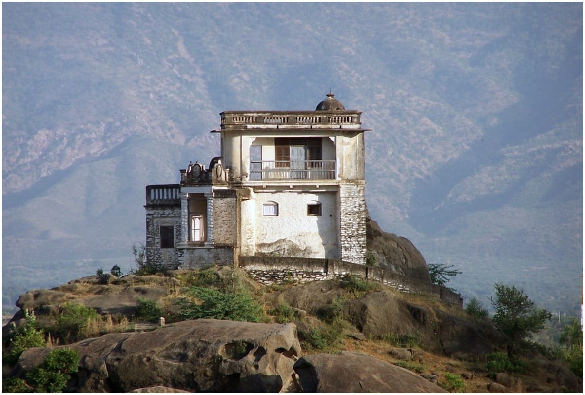 irctc offers cheap tour package to rajasthan hill station mount abu