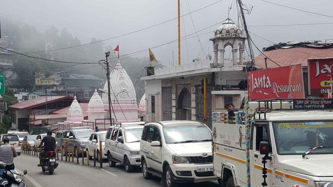 traffic jam on monday in mussoorie to dehradun route