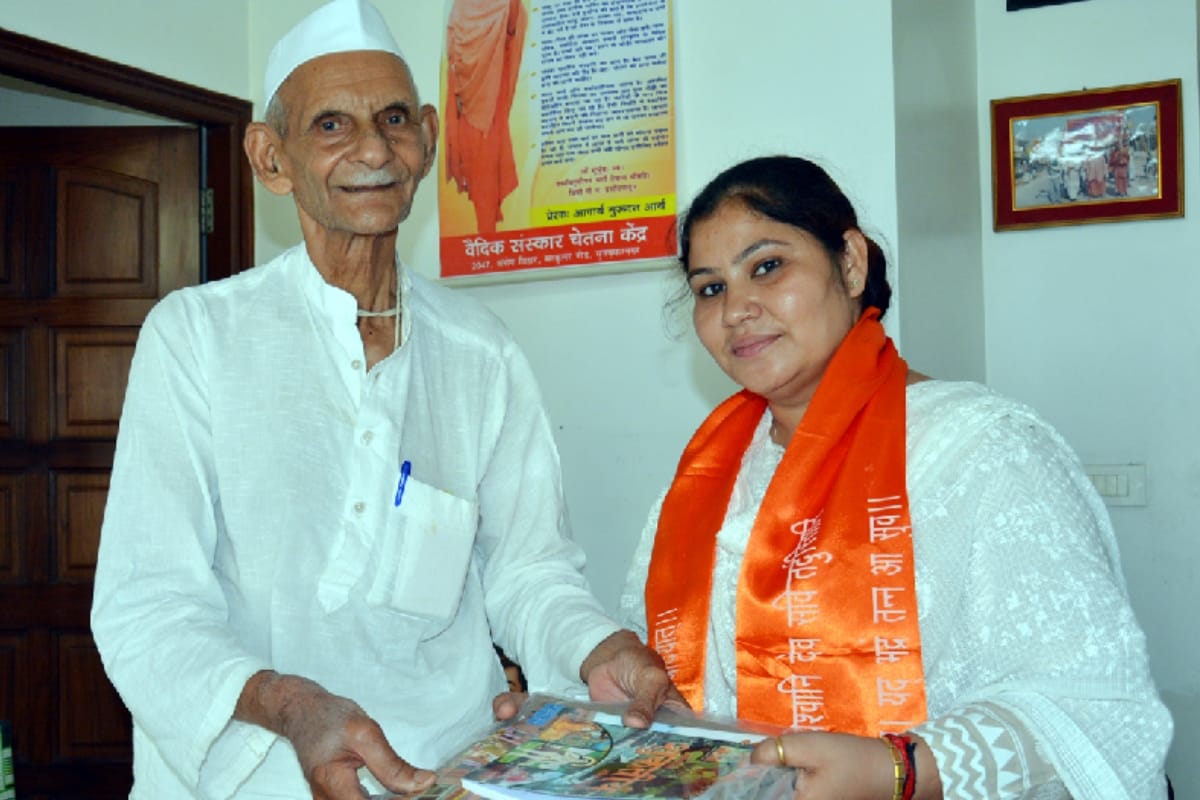 Anjali arya from Muzaffarnagar becoming inspiration for others in bhajan singing