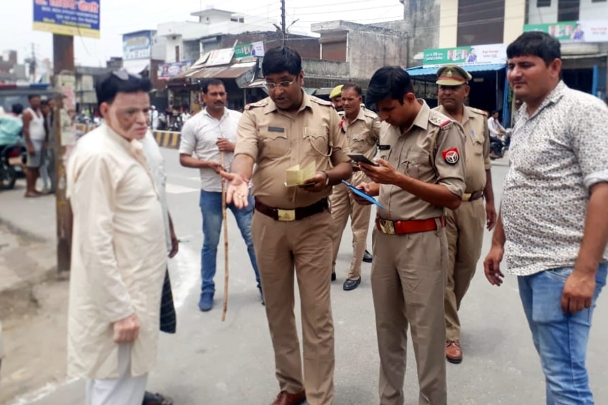 saharanpur police removes encroachment from roads