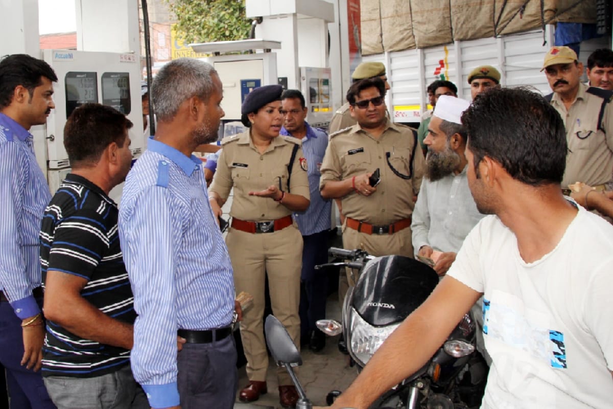 saharanpur police removes encroachment from roads