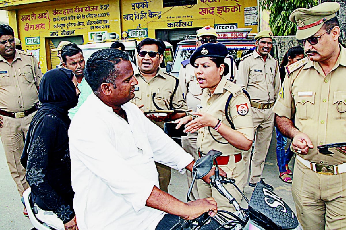 saharanpur police removes encroachment from roads