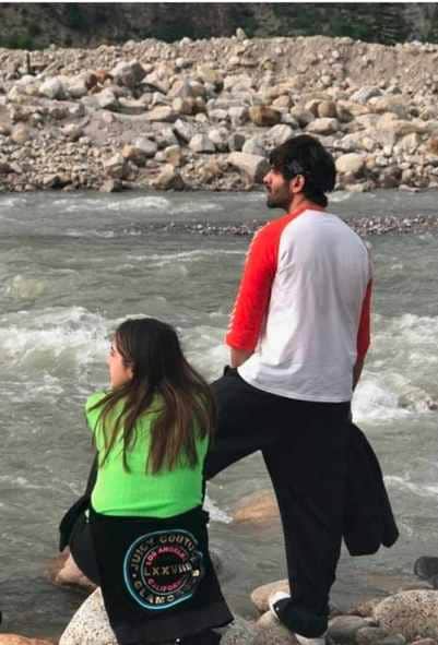 sara ali khan and kartik aaryan enjoy in himachal pradesh photos viral