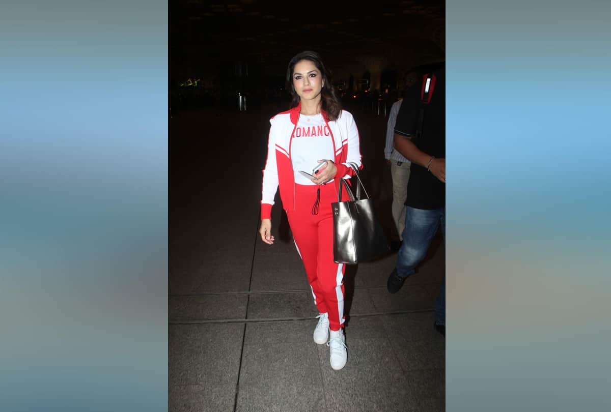 Celebs Spotted at airport Sunny leone Nora fatehi rohan mehra Siddhart Malhota Janhvi kapoor