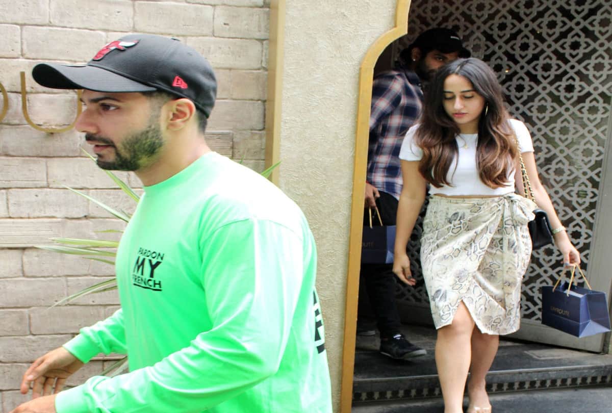 Varun Dhawan Girlfriend Natasha Dalal Sizzles in skirt top