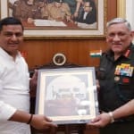 आर्मी चीफ से मिलते सांसद बलूनी