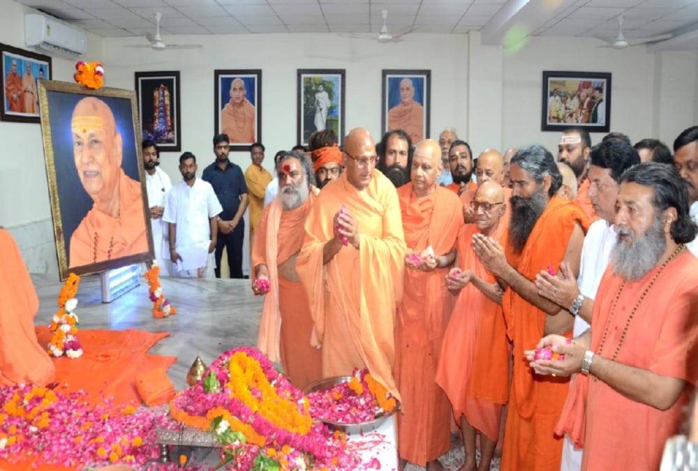 Swami satyamitranand giri death cm yogi and many saints will present in Bhu samadhi 