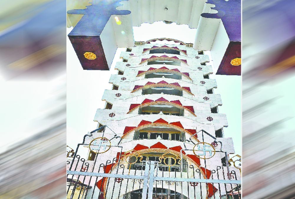 Mahamandaleshwar Swami satyamitranand giri death know his life story