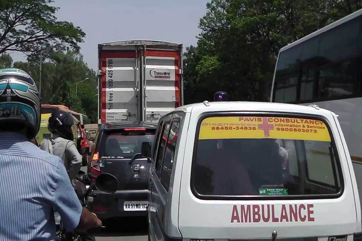 five things that you should avoid during riding to save your driving licence from traffic police