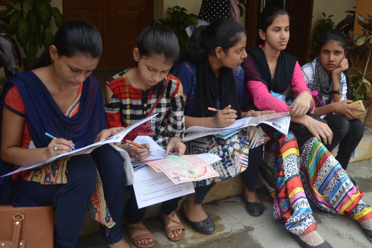 Foreign Language Course Best Career Option for Students to Earn Money