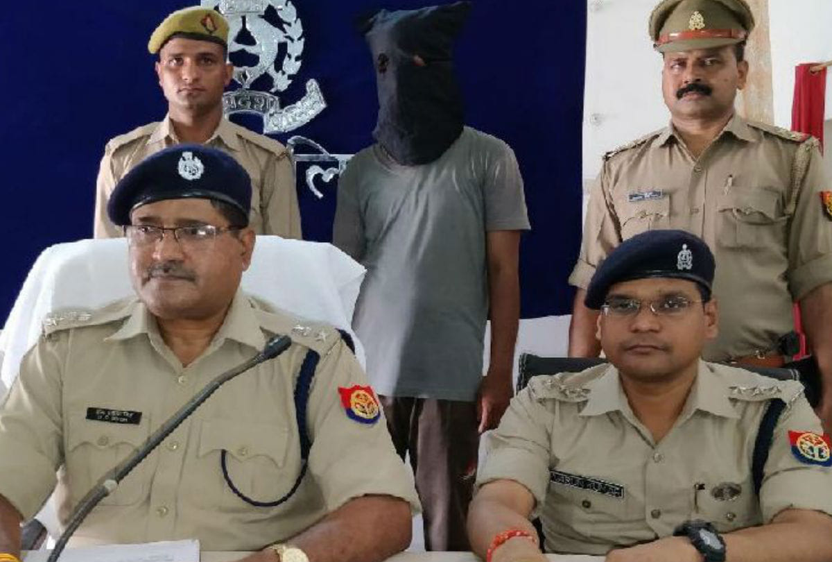 Police Caught 45 lakh rupees Smuggling alcohol with one Smuggler