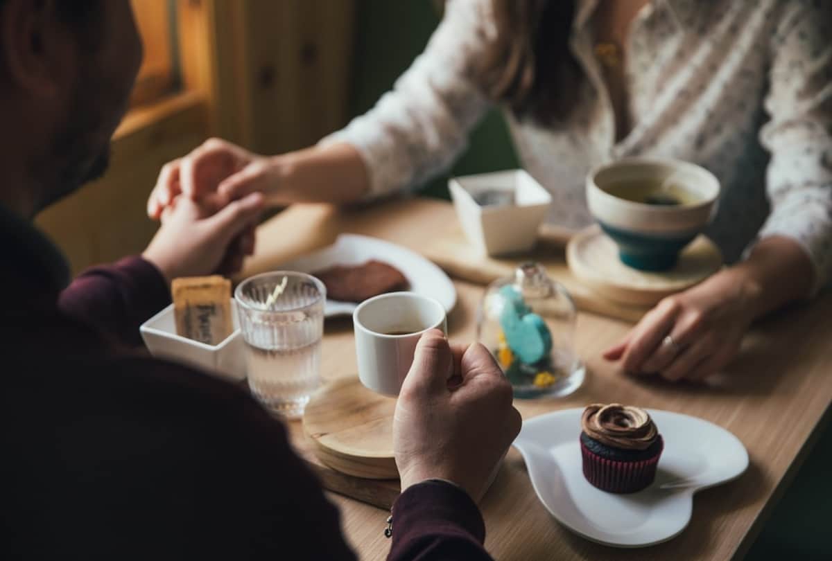 one third population of women go on date for free food study