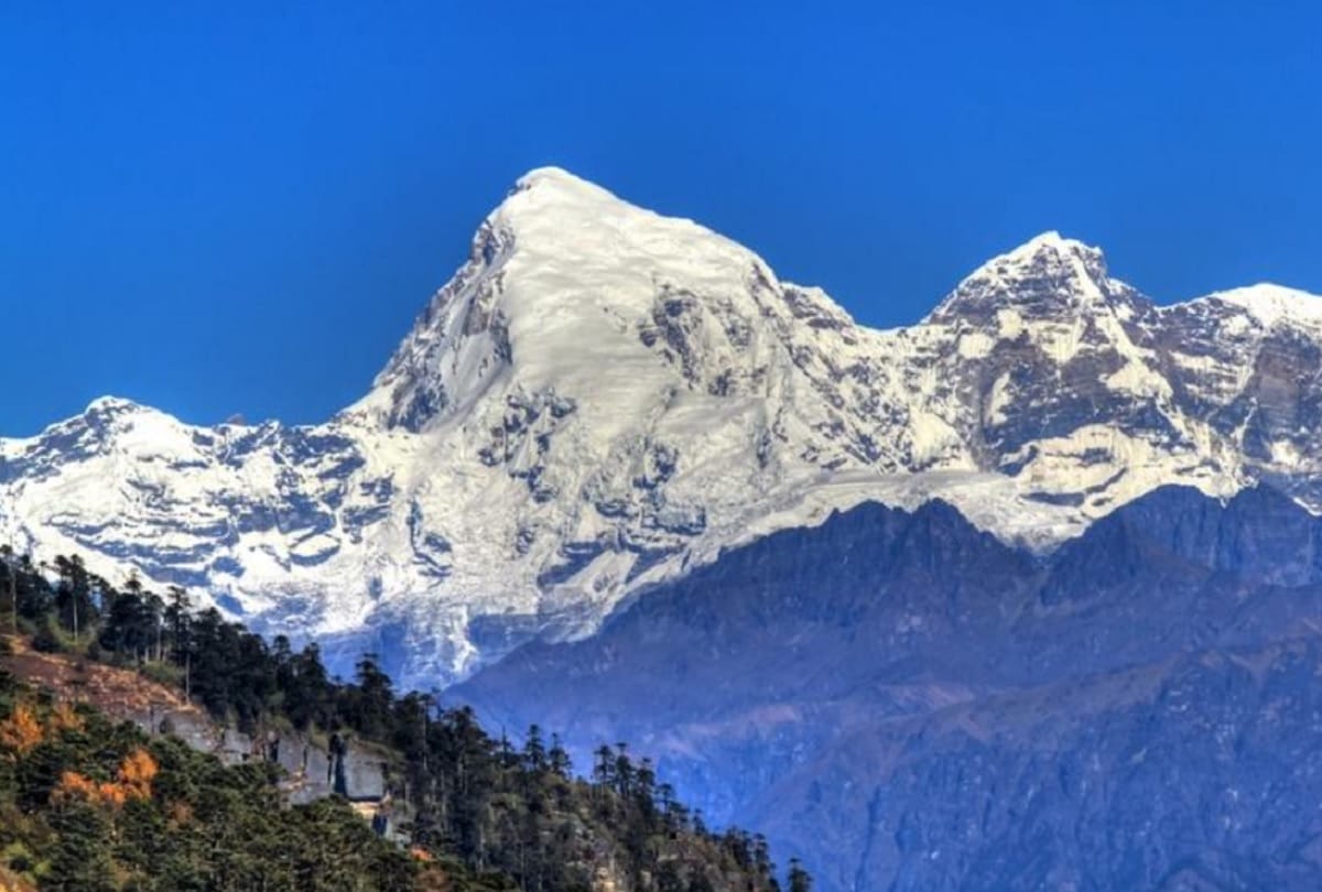 Worlds Highest unclimbed mountain Gangkhar Puensum that has never been climbed