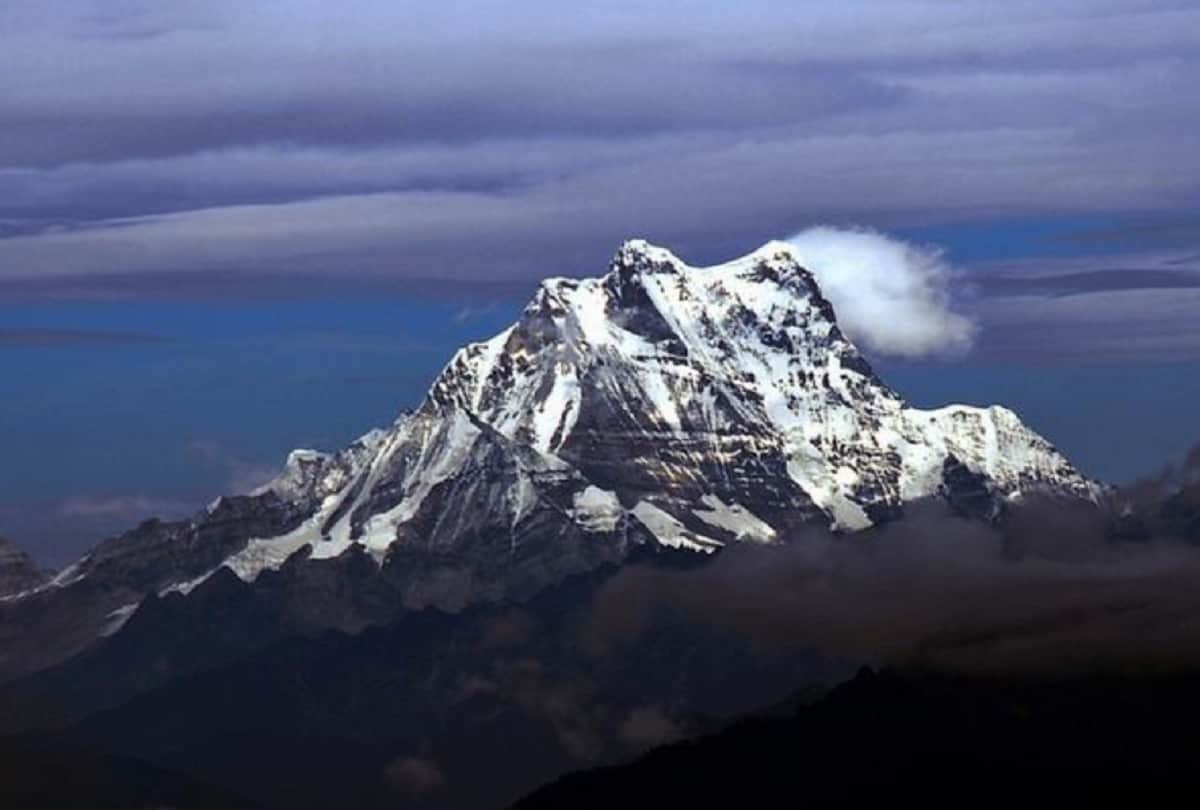 Landlocked country Bhutan does not have navy and air force