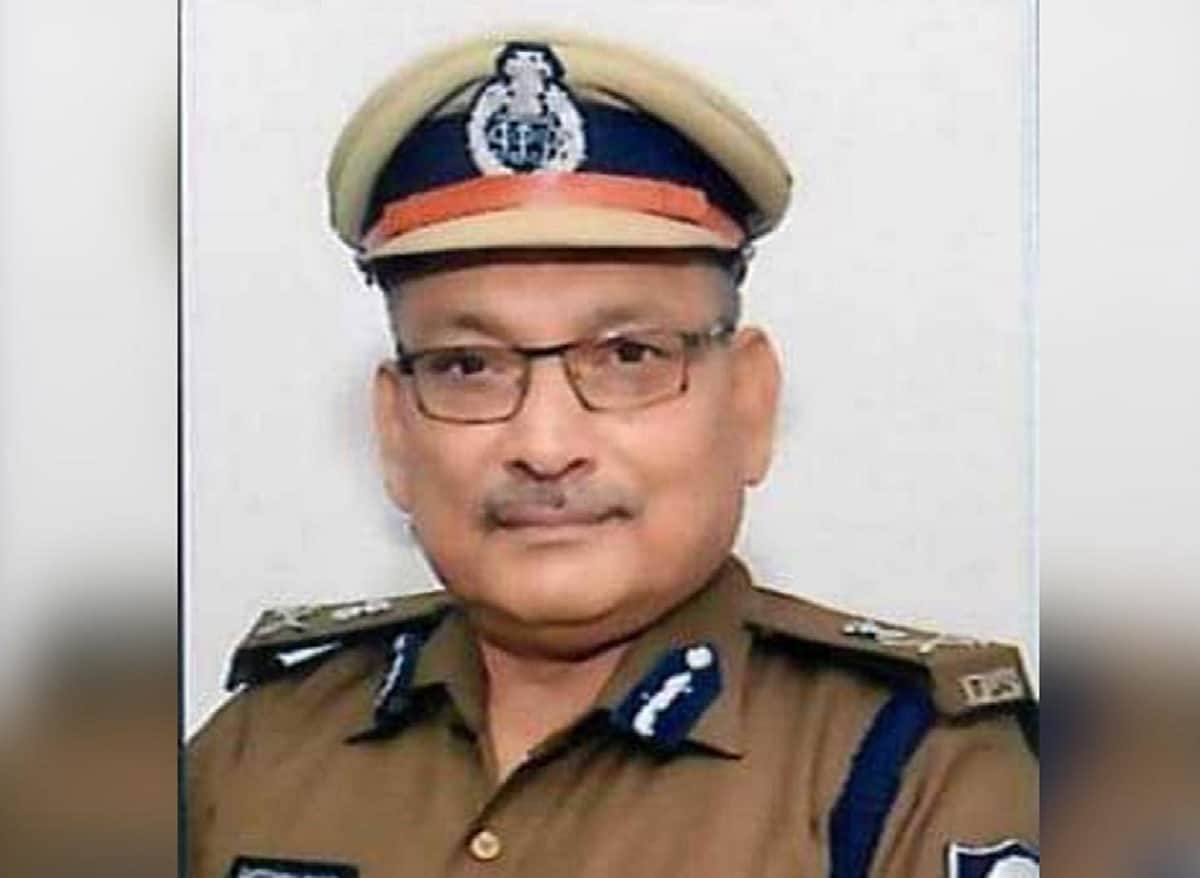 Sushant Singh Rajput Case Sanjay Nirupam angry on Patna SP Vinay Tiwari Has Been Quarantined