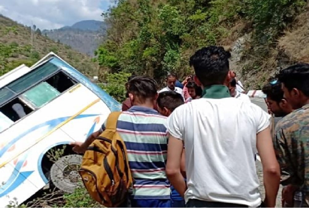 Bus Escape Rolled into ditch in tehri