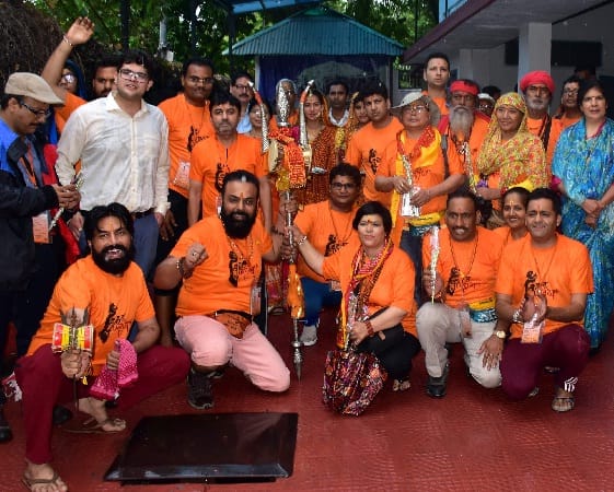 कैलाश मानसरोवर यात्रियों का चौथा दल काठगोदाम से अल्मोड़ा रवाना