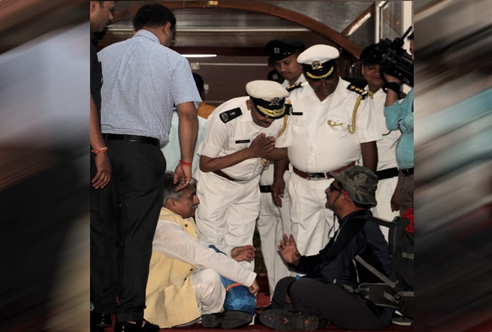 Congress Leaders Poses as Trakker and reached in   Uttarakhand assembly session 2019