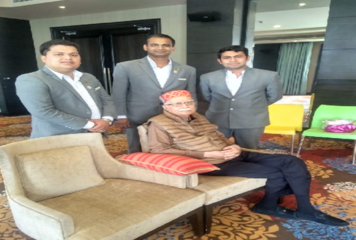 LK Advani wearing Himachali cap visit Mashobra shimla