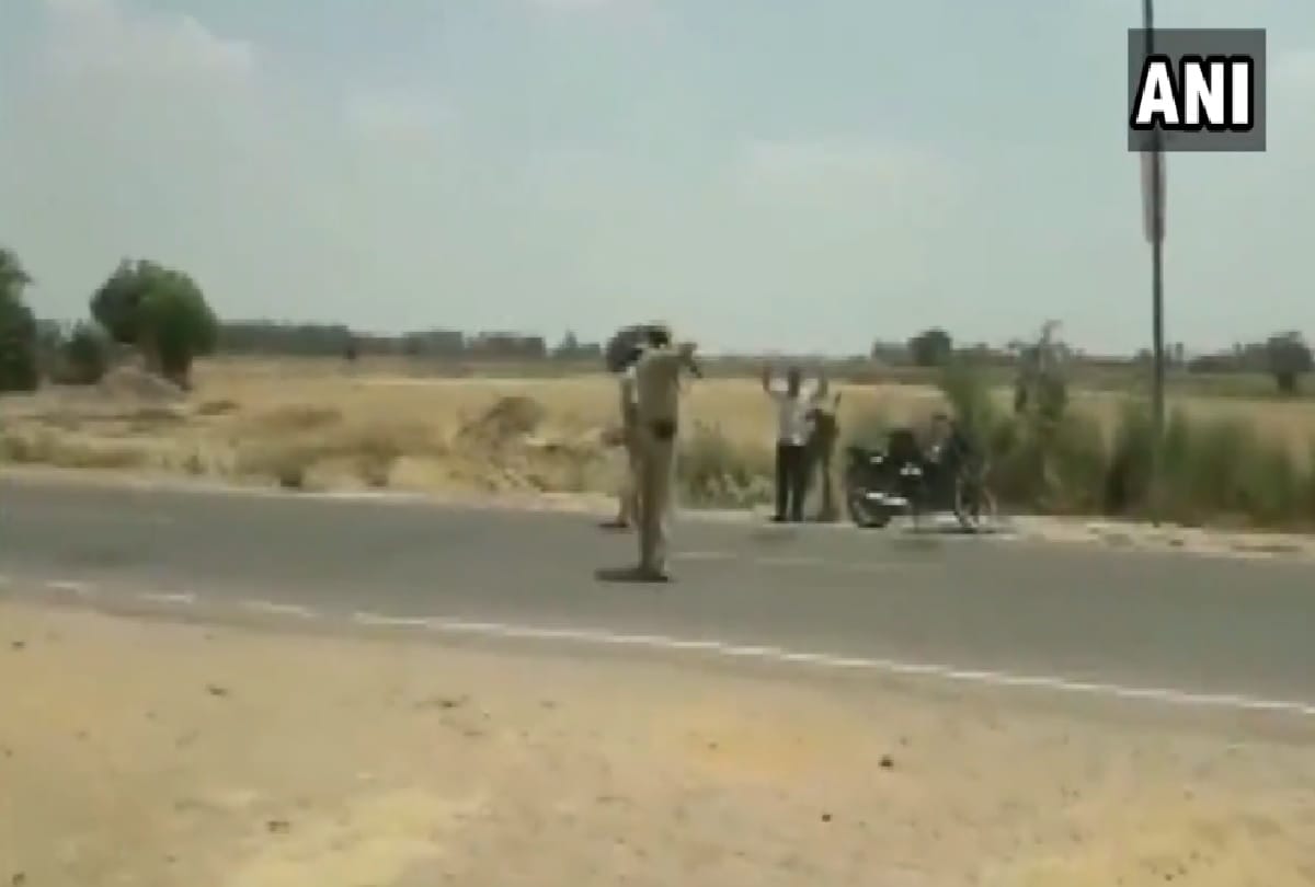 up police video viral on social media gun point vehicle checking