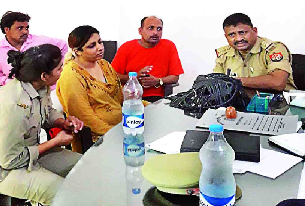 iranian women caught with foreign currency in kanpur dehat