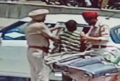 Punjab police dadagiri with rehari man in Jalandhar