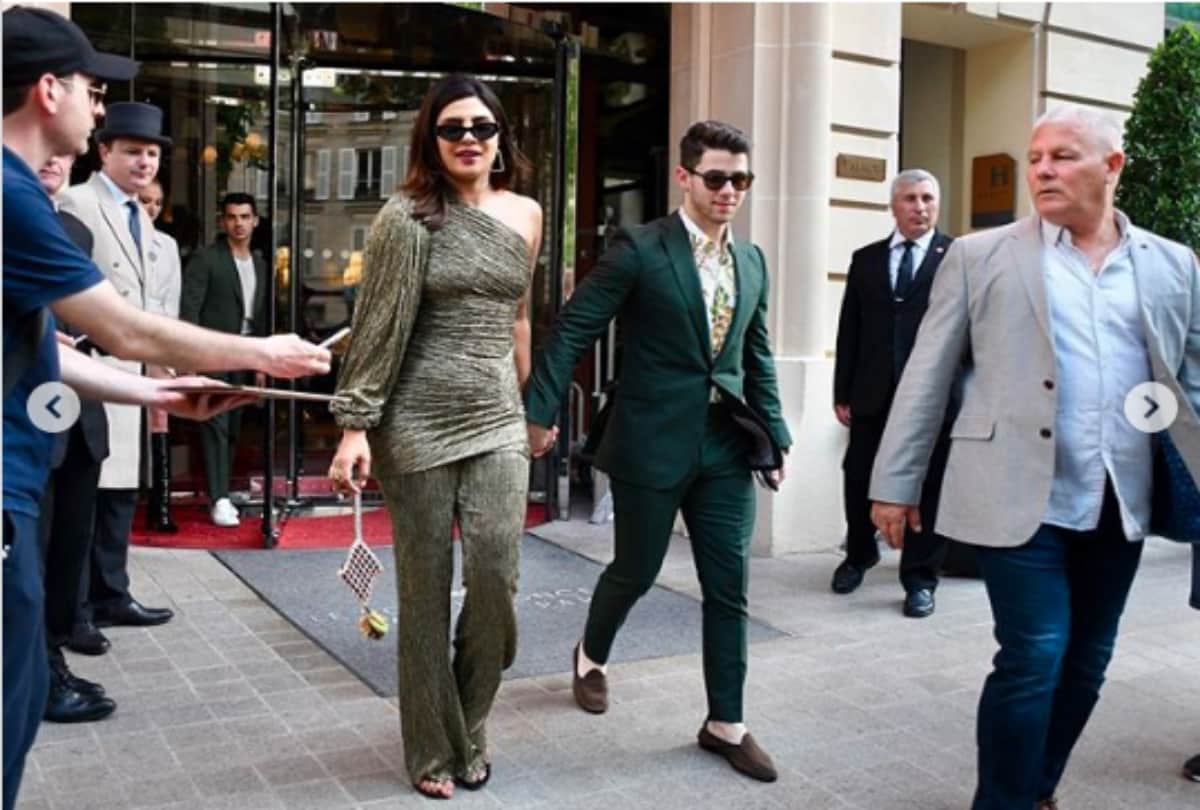 Priyanka Chopra and Sophie Turner stylish look from Paris Trip