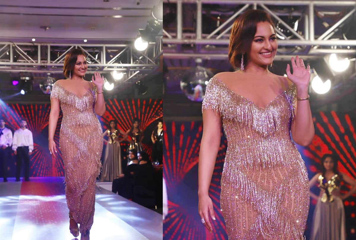 Sonakshi Sinha ramp in Mumbai with a perfect retro look