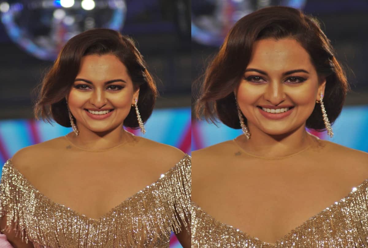 Sonakshi Sinha ramp in Mumbai with a perfect retro look