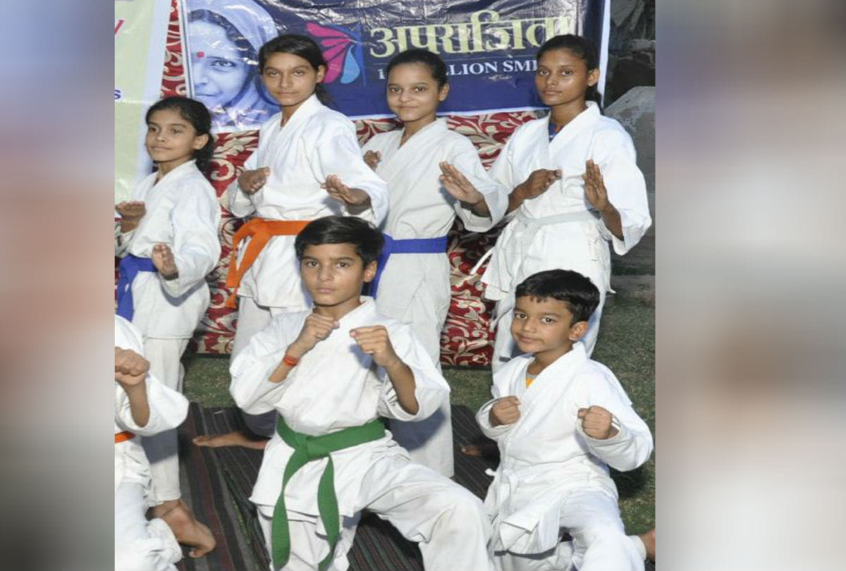 Students learned self-defense tricks in Aprajita at kosikalan