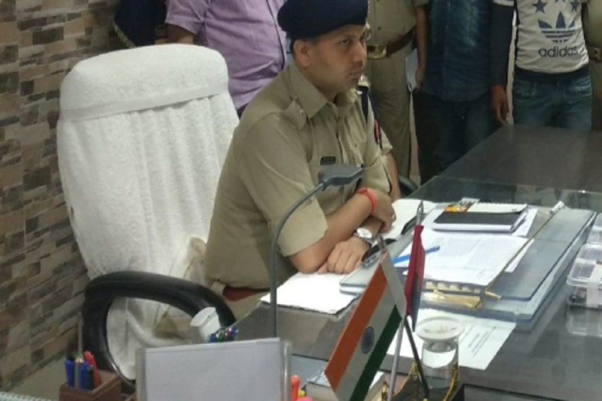 Police arrested a fake crime branch officer in Baghpat district and Pistol recovered