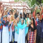 वेतन नहीं मिलने पर प्रदर्शन करते संविदा सफाई कर्मचारी