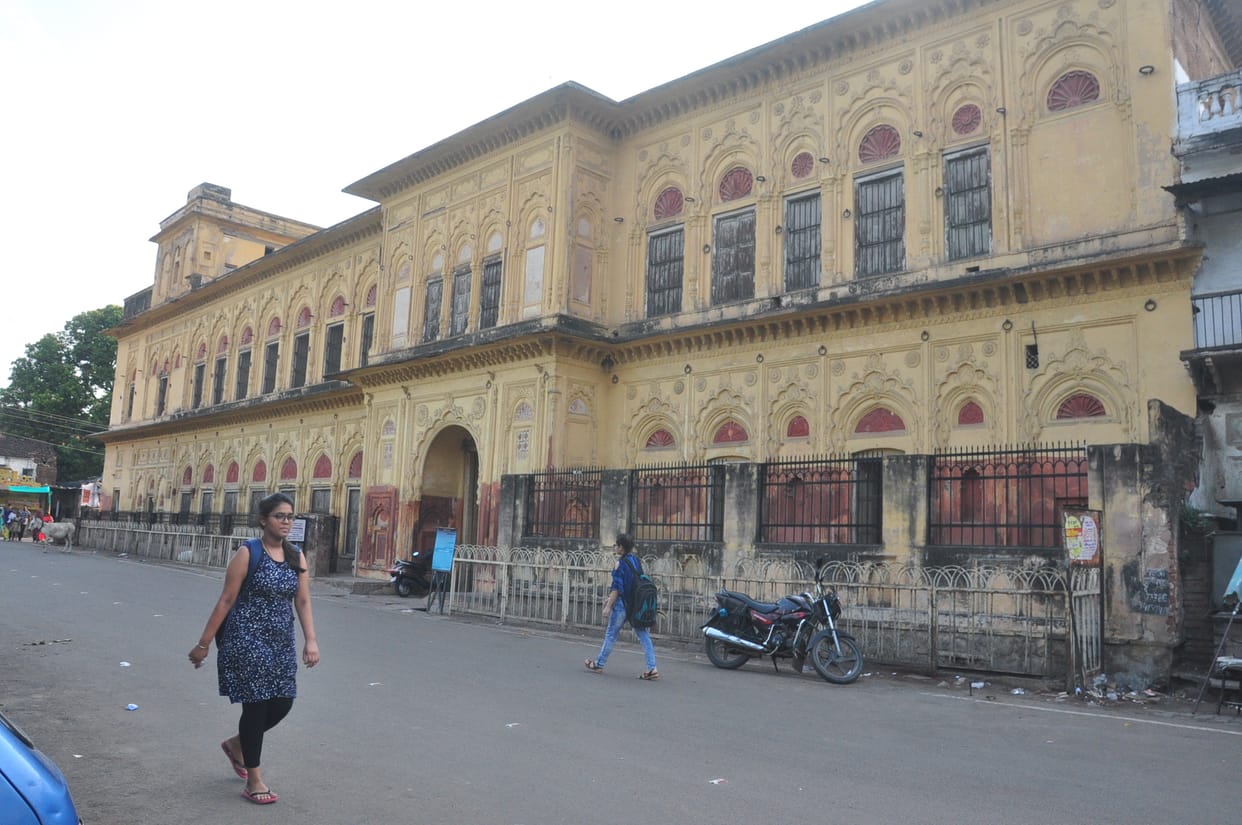 remove incroachment in rani mahal road
