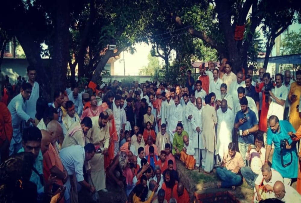 Swami satyamitranand giri Bhu samadhi cm yogi and rajnath singh present in haridwar