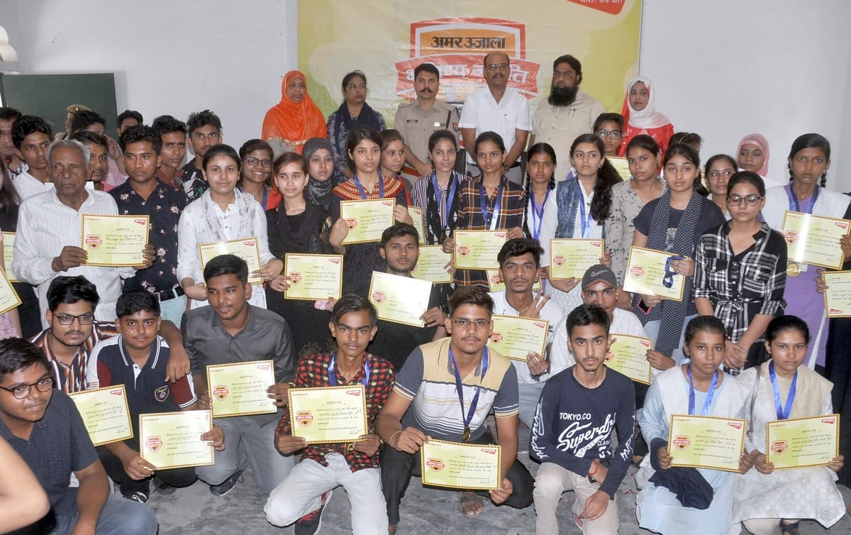 Amar ujala bhavishya jyoti samman Meritorious students Happy after getting award mirzapur