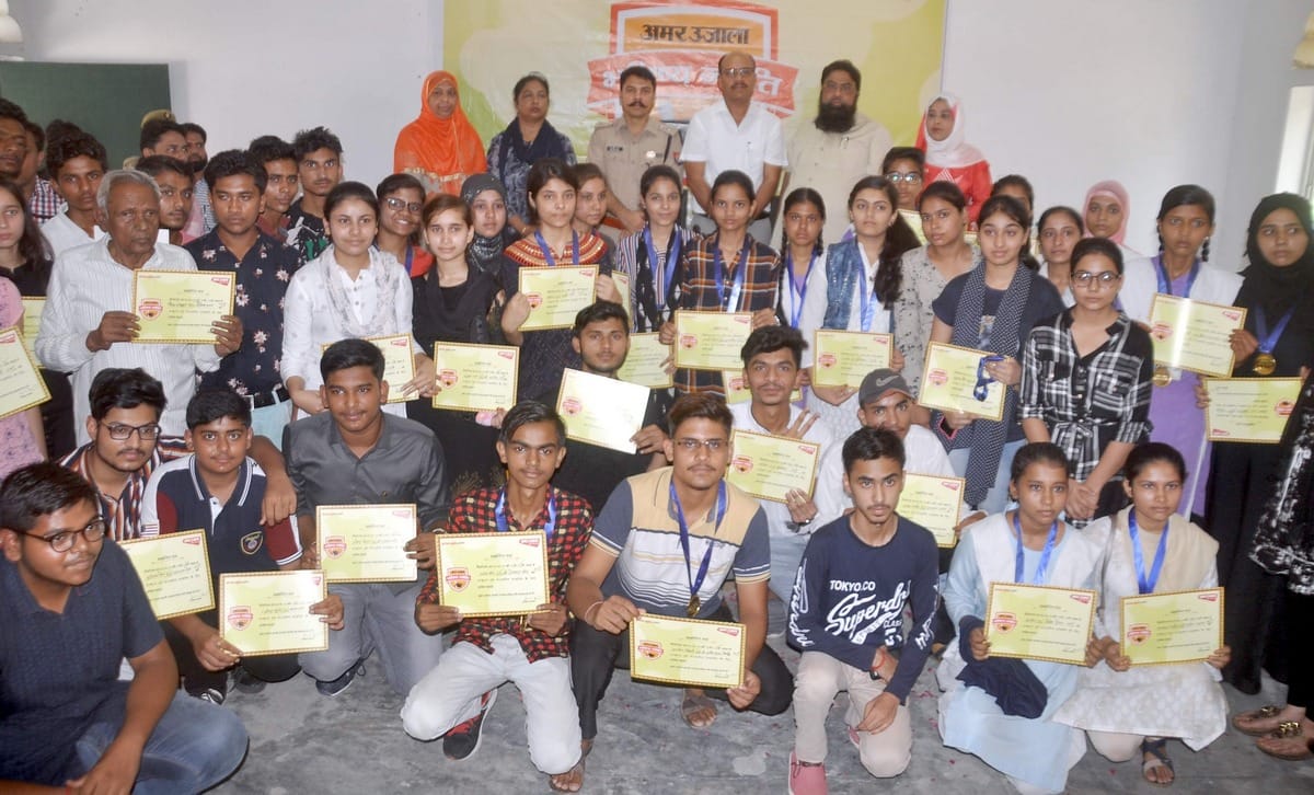 Amar ujala bhavishya jyoti samman Meritorious students Happy after getting award mirzapur