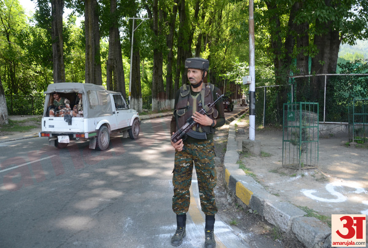 paramilitary forces posted in Bunkers in jammu kashmir