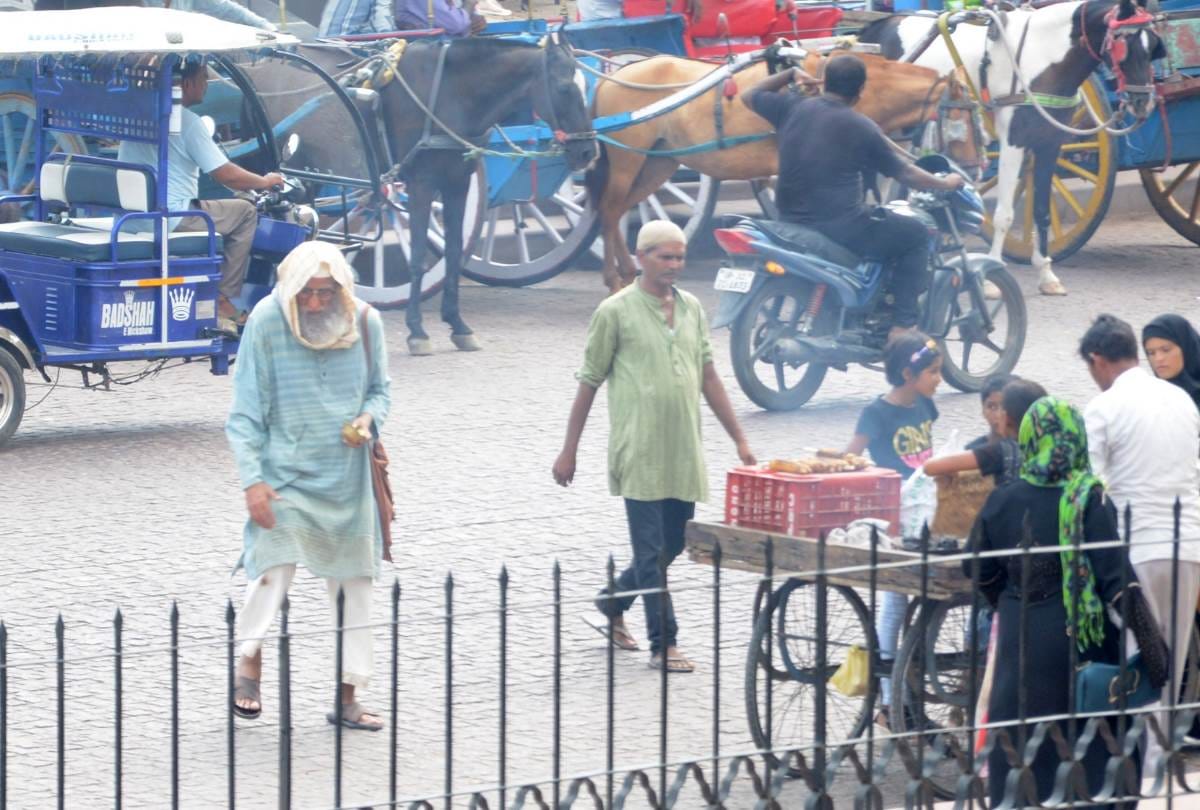 Amitabh Bachchan film gulabo sitabo shooting in lucknow with new look lucknow news
