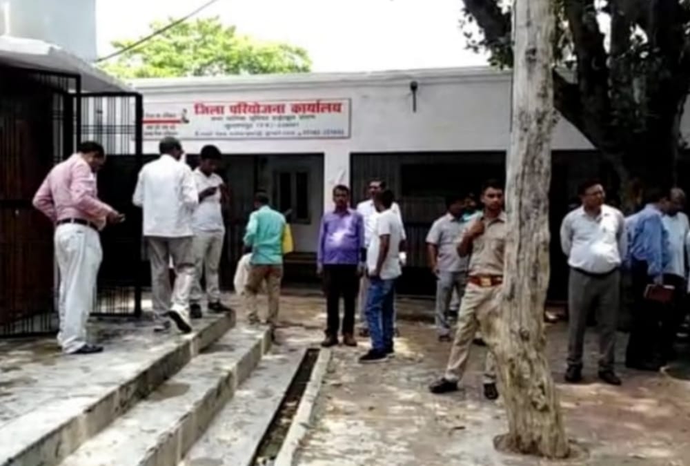Raid in Basic Shiksha Adhikari office in Sultanpur.