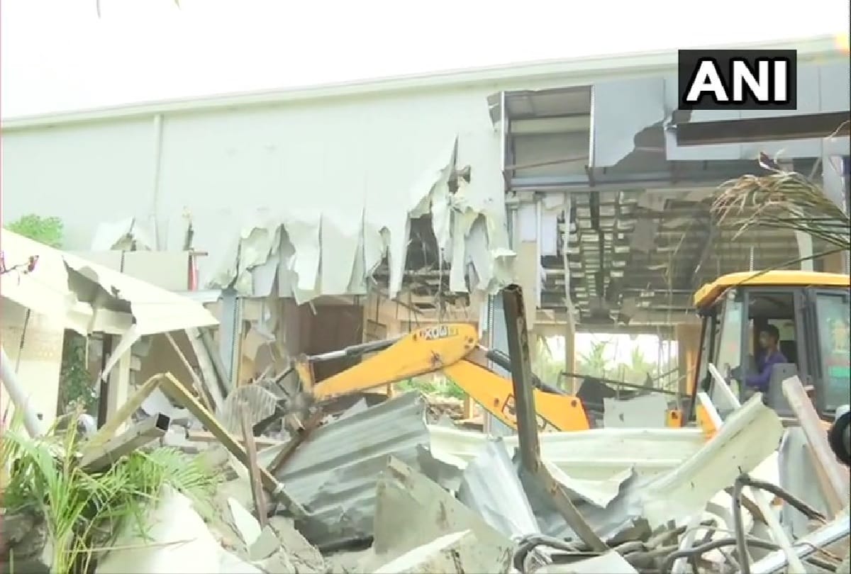Demolition of Chandrababu Naidu 'Praja Vedike' building is underway in Amaravati