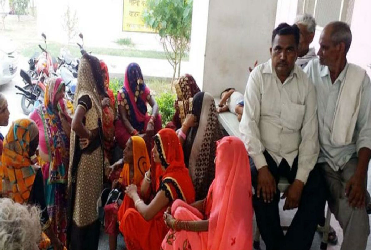 Food poisoning family 11 Members Sick in Soron Village