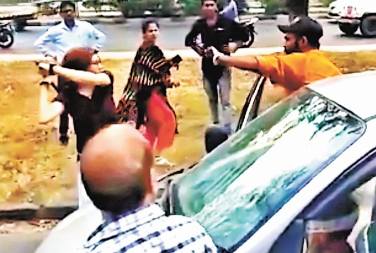 Boy Beats by Girl on Tribune Chowk Slip Road in Chandigarh