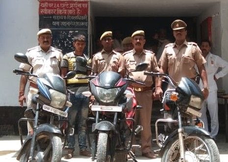 Four thieves arrested with 11 bikes.