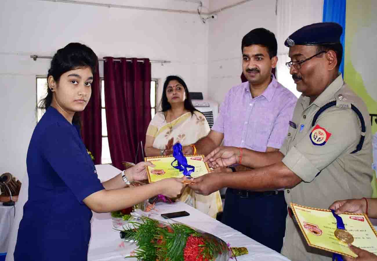 Amar ujala bhavishya jyoti samman event in fatehpur